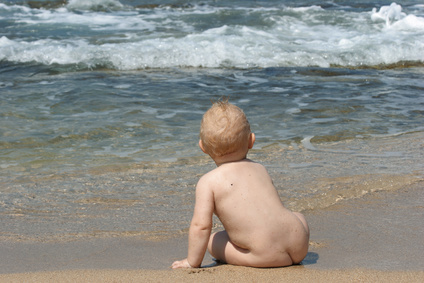"Nudismo" al mare e pipì per strada: fino a quando?