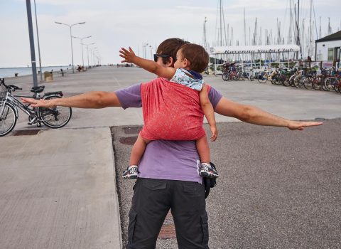 Lorenzo, papà 'portatore': "La fascia? Il mezzo per sentire e vivere mio figlio"