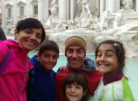 Mamma Raika: "I miei figli a scuola? No, a casa e in camper"