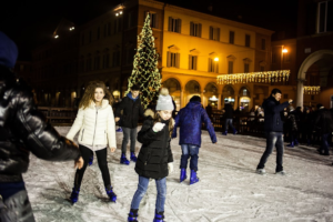 Babbo Natale sul ghiaccio a Modena