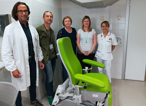 Imola, mamma e figlia ringraziano l'Oncologia con una donazione