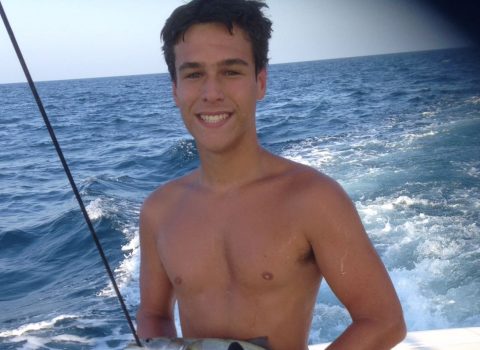 Morto in mare a sedici anni. Mamma Marina: "Mi attacco al mio bimbo di sette mesi"