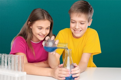 Maschi e femmine, le abitudini silenziose dentro la scuola (e non solo)