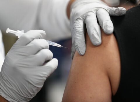 Via alla vaccinazione contro l'influenza. Consigliata e gratuita per le donne in gravidanza